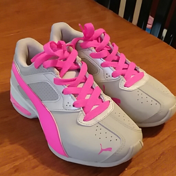 girls puma tennis shoes